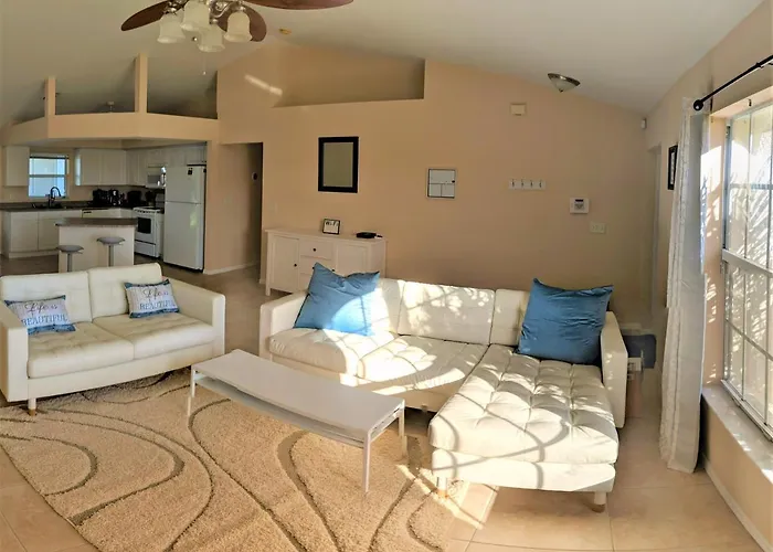 Villa Luhna 3 Bed / 2 Bath Canalfront Heated Pool