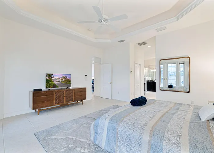 Waterfront Bliss Retreat Sailboat Access And Heated Pool