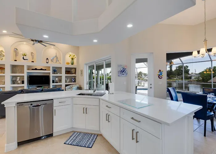 Cape Serenity- Premier Waterfront Villa With Kayaks And Bikes